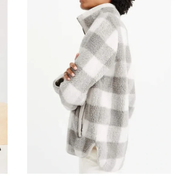 Abercrombie & Fitch Cream and Gray Checkered Fleece - Picture 4 of 11